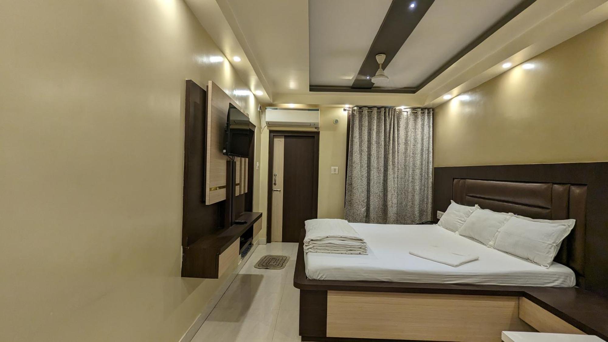 Hotel Binapani Deluxe 1 Tarapith Bagian luar foto